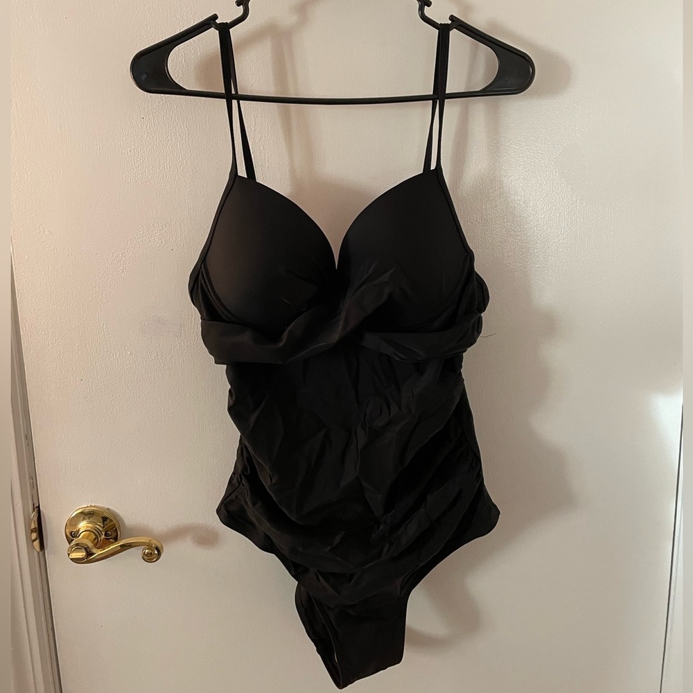 Black one piece swim suit size L Beachsissi